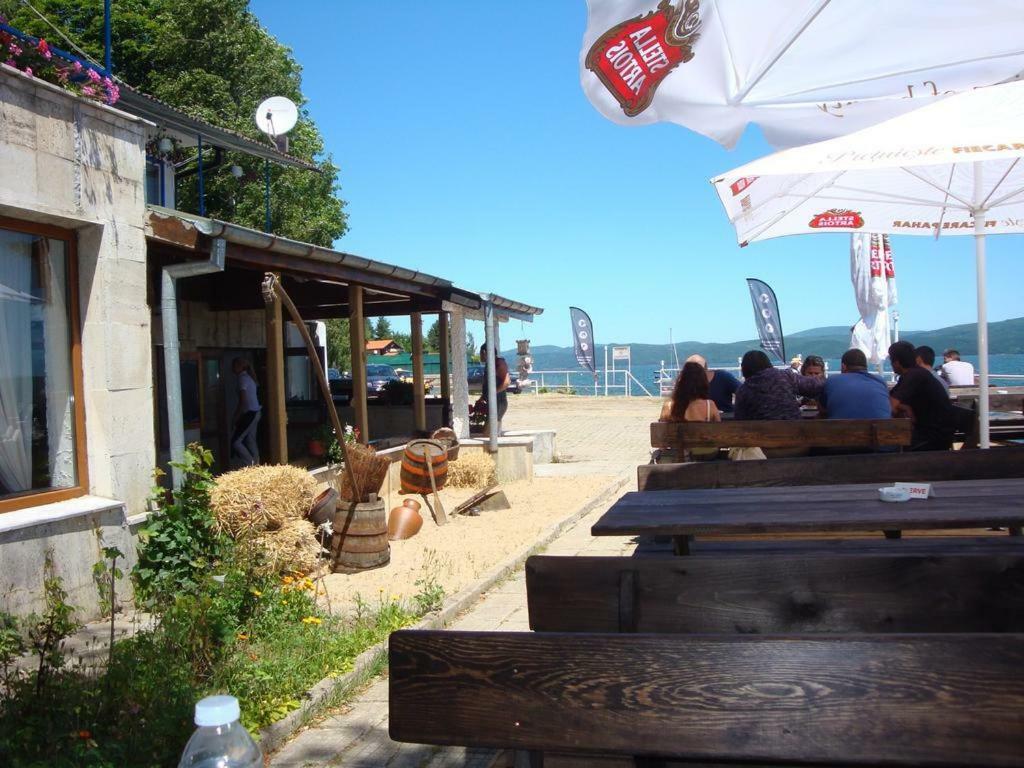 Комплекс Белите Къщи Shtarkelovo Gnezdo Exterior foto